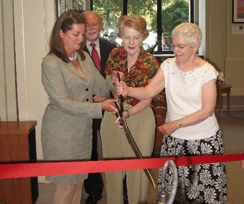 Siobhan A. Reardon cuts the ribbon with Library customers